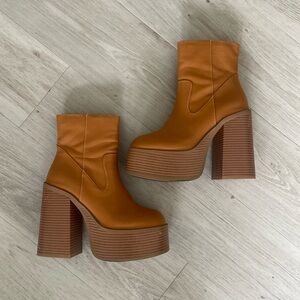 UO Platform Boots